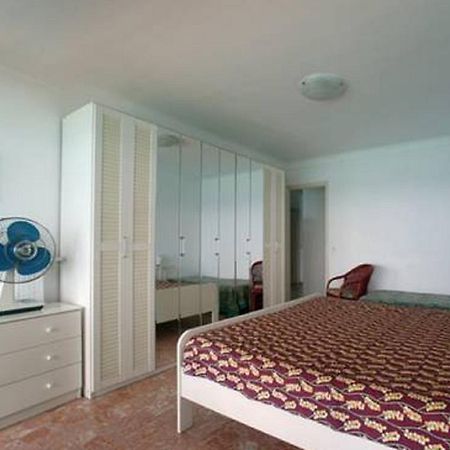 Ferienwohnung Flat Rossi Menton Zimmer foto