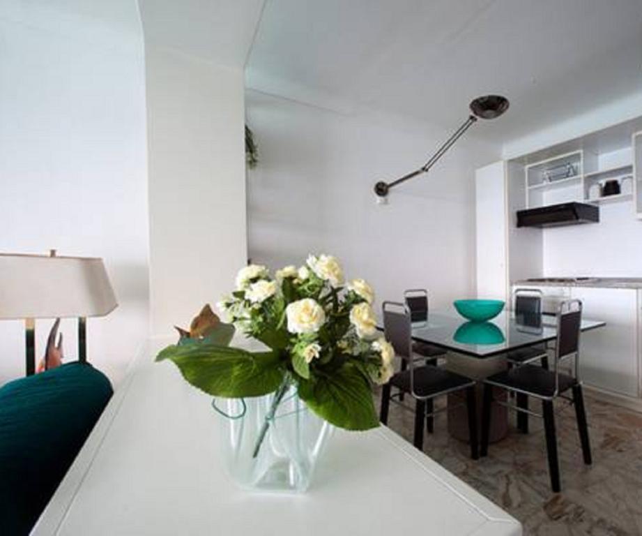 Ferienwohnung Flat Rossi Menton Zimmer foto