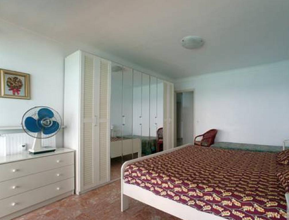 Ferienwohnung Flat Rossi Menton Zimmer foto